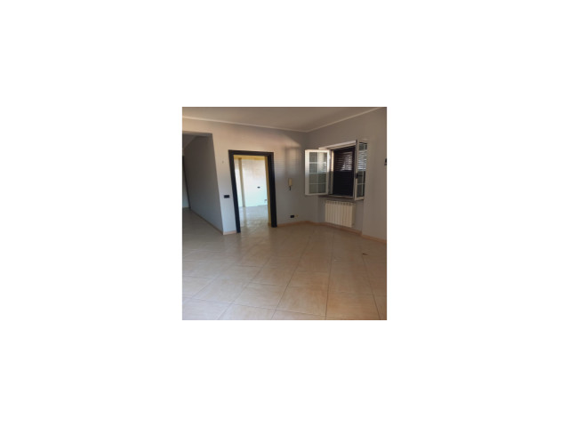 castel-morrone-ce-ampio-appartamento-posto-auto-in-piccolo-contesto-small-2