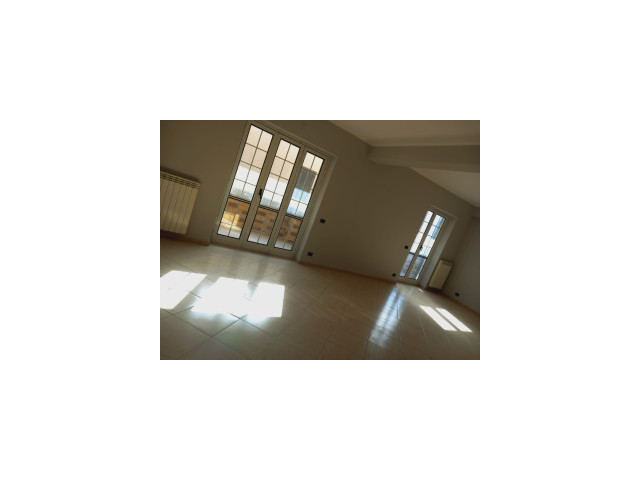 castel-morrone-ce-ampio-appartamento-posto-auto-in-piccolo-contesto-small-3