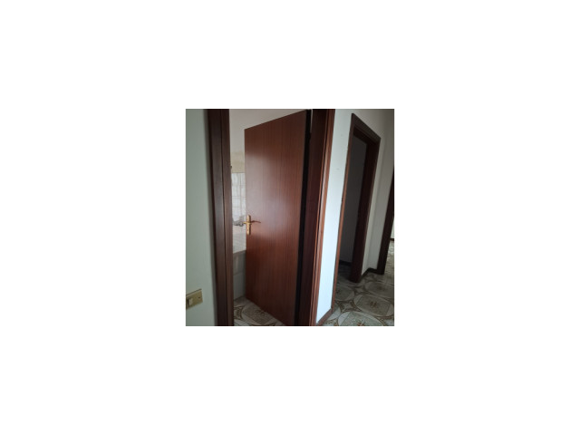 stock-11-porte-da-interno-in-noce-tanganika-cagliari-quartiere-del-sole-small-2