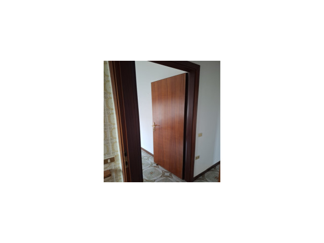 stock-11-porte-da-interno-in-noce-tanganika-cagliari-quartiere-del-sole-small-1