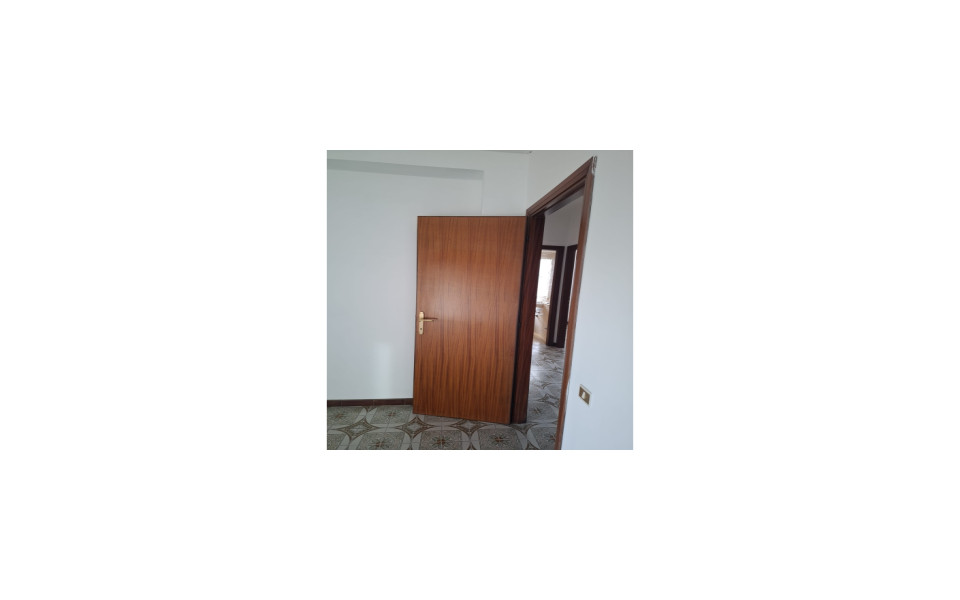 stock-11-porte-da-interno-in-noce-tanganika-cagliari-quartiere-del-sole-big-3