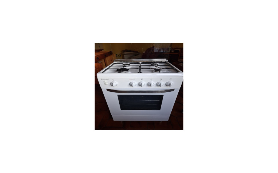 cucina-a-gas-con-4-fuochi-e-forno-big-0