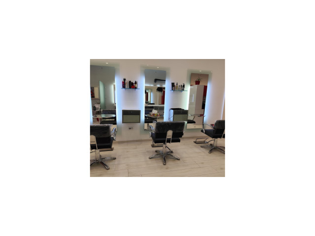 arredamento-negozio-parrucchiere-small-1